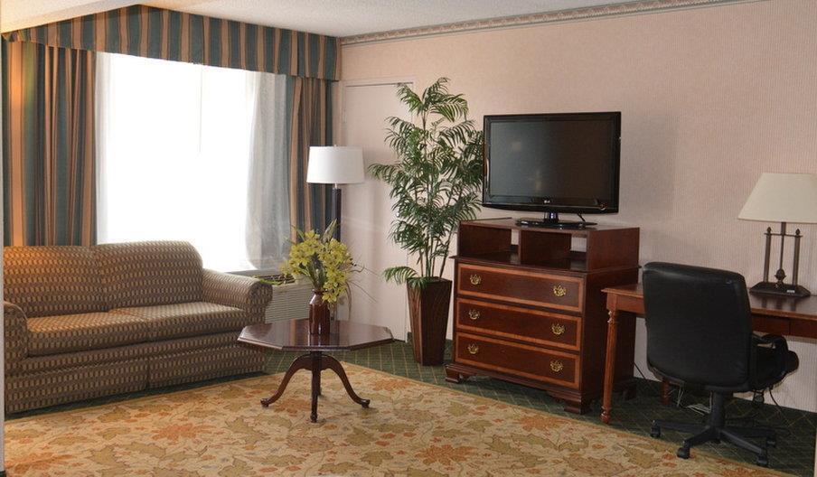 Chapel Hill University Inn Room photo