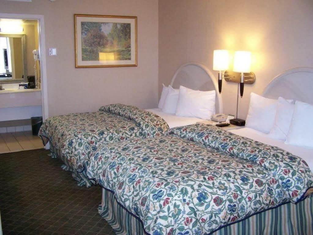 Chapel Hill University Inn Room photo